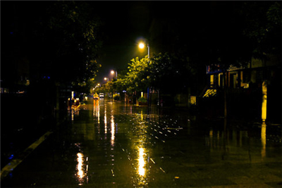 雨夜听雨