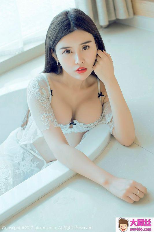 嫩模兔子NINA居家浴缸里白色蕾丝内衣秀傲人豪乳诱惑写真