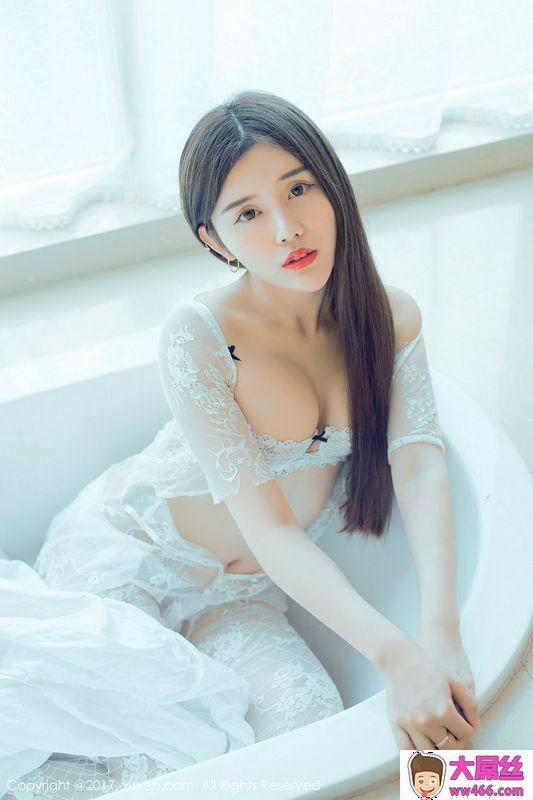 嫩模兔子NINA居家浴缸里白色蕾丝内衣秀傲人豪乳诱惑写真