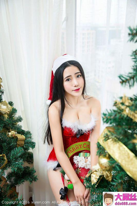 火辣女神兜豆靓超性感圣诞套装雪白美乳一览无遗