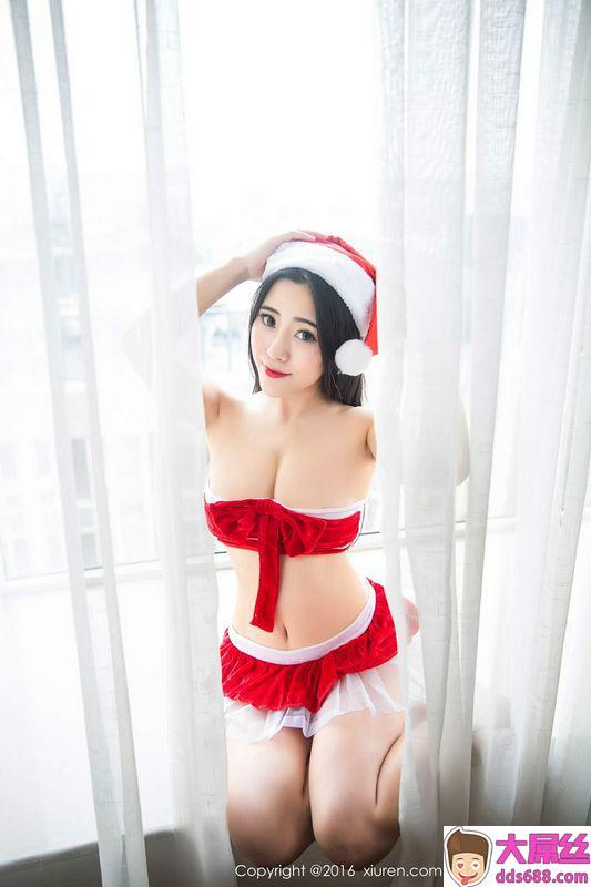 火辣女神兜豆靓超性感圣诞套装雪白美乳一览无遗