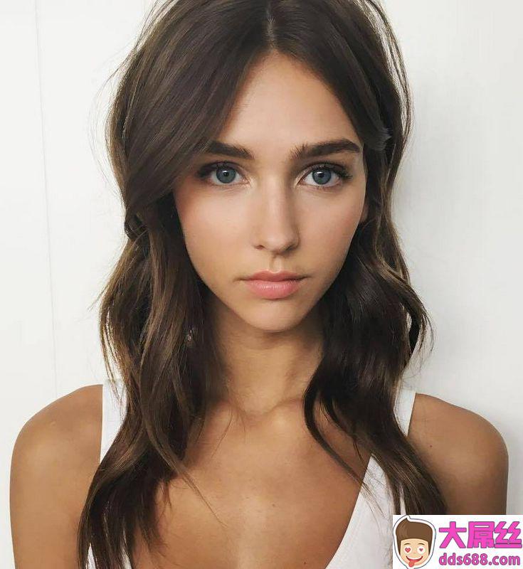 夸张正的美国模特儿RachelCook