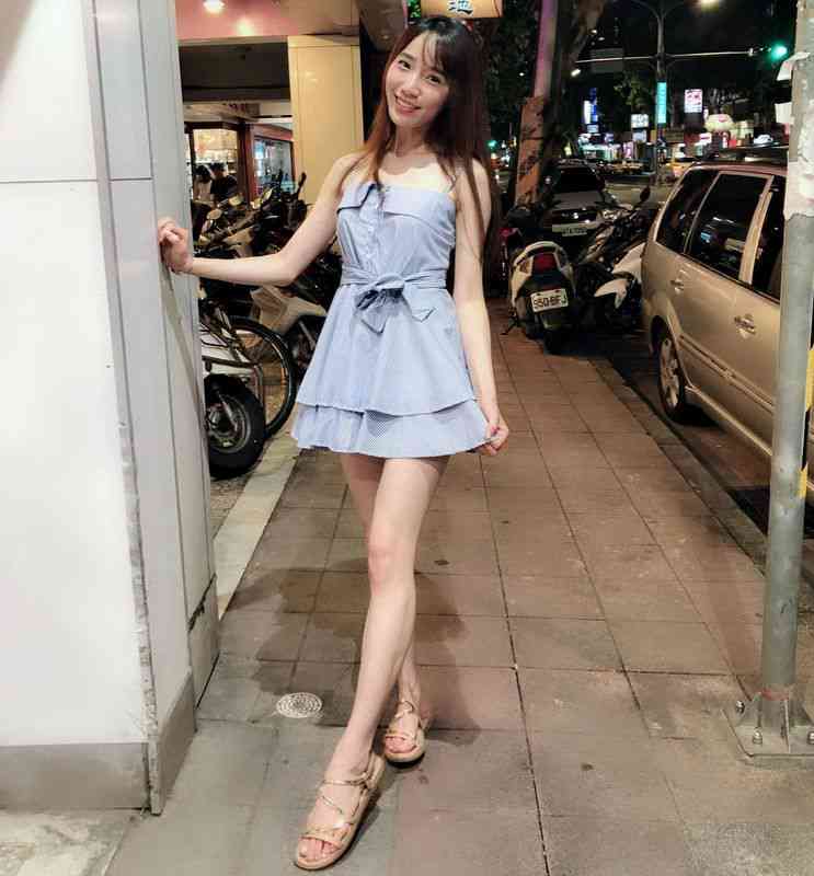 迷姦女同事的处女女儿