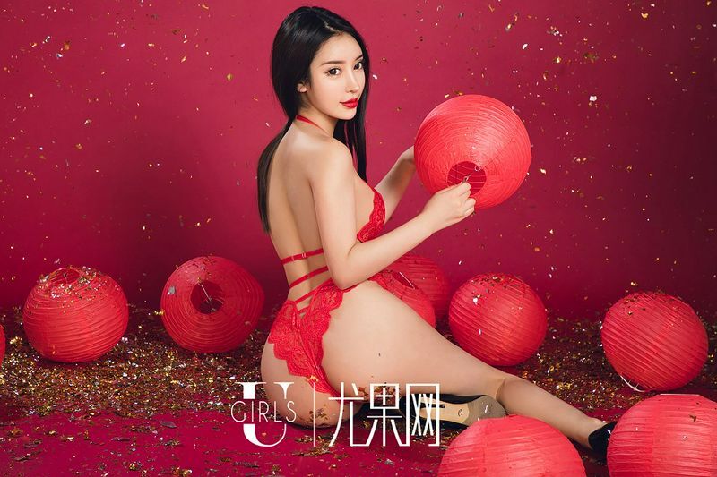 嫩模美女喜庆红色诱惑写真